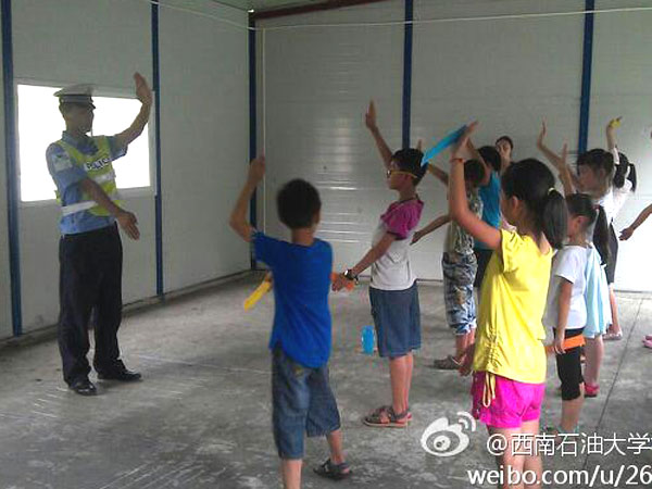 7��24��������ʯ�ʹ�W(xu��)У��(b��o)ӛ�߈F(tu��n)���Ű�֧��־Ը�(du��)�o���ӂ�������һ�ò�һ�ӵ��I(y��)�w�(y��n)�n�����а������t(y��)�����ώ������죬�ƌW(xu��)������ώ���N�I(y��)���(du��)�T��ϣ�������ӂ�?c��)ڸ���(g��)�I(y��)�ώ�ָ��(d��o)�£��܌�(du��)δ����������Mϣ�����D�顰���������ڽ̌�(d��o)���ӂ���ָͨ�]�Ļ��A(ch��)�ք�(sh��)��