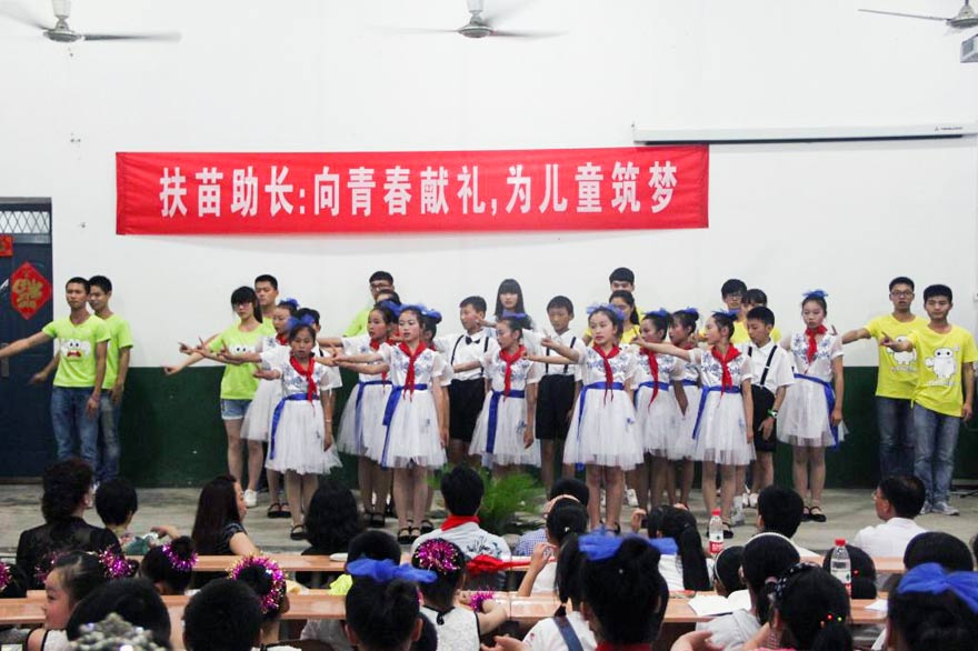 ־Ը�ߞ麢�ӂ��e�k�ˡ��������L(zh��ng)��������ˇ�R��������С���т�ͬ�_(t��i)�����ք�(sh��)�衶�ж����ġ���