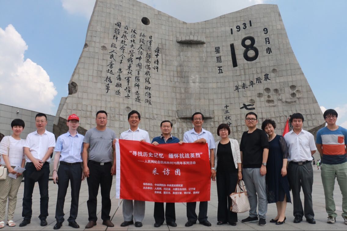 11�����磬����W(w��ng)�����߿���(zh��n)·�����L�F(tu��n)��(l��i)�����(y��ng)���š�һ�ˡ��o(j��)���^���^���L�����L�F(tu��n)�ɆT�ڡ��š�һ����׃�����v��ǰ��Ӱ����ꑼӽ� �z��
